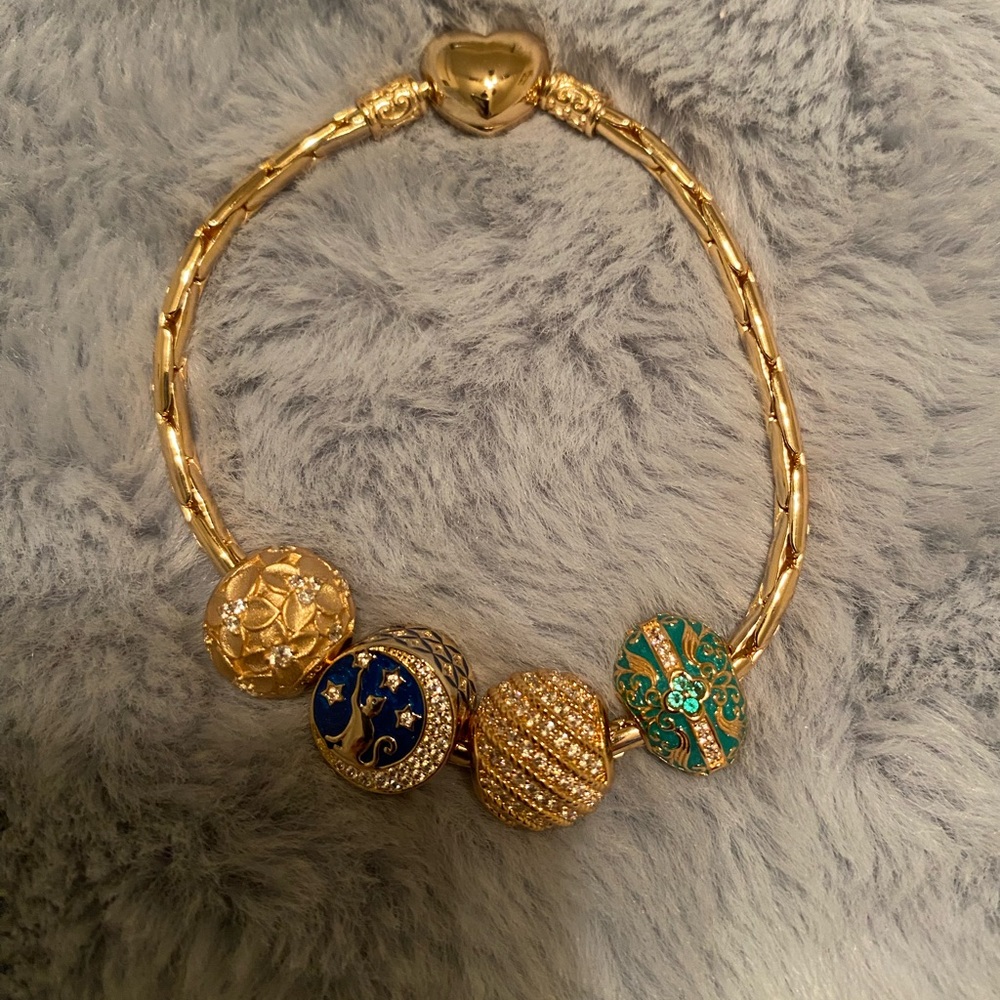 Beautiful bracelet with 4 charms